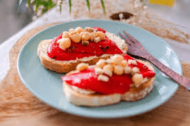 Tostadas con hummus